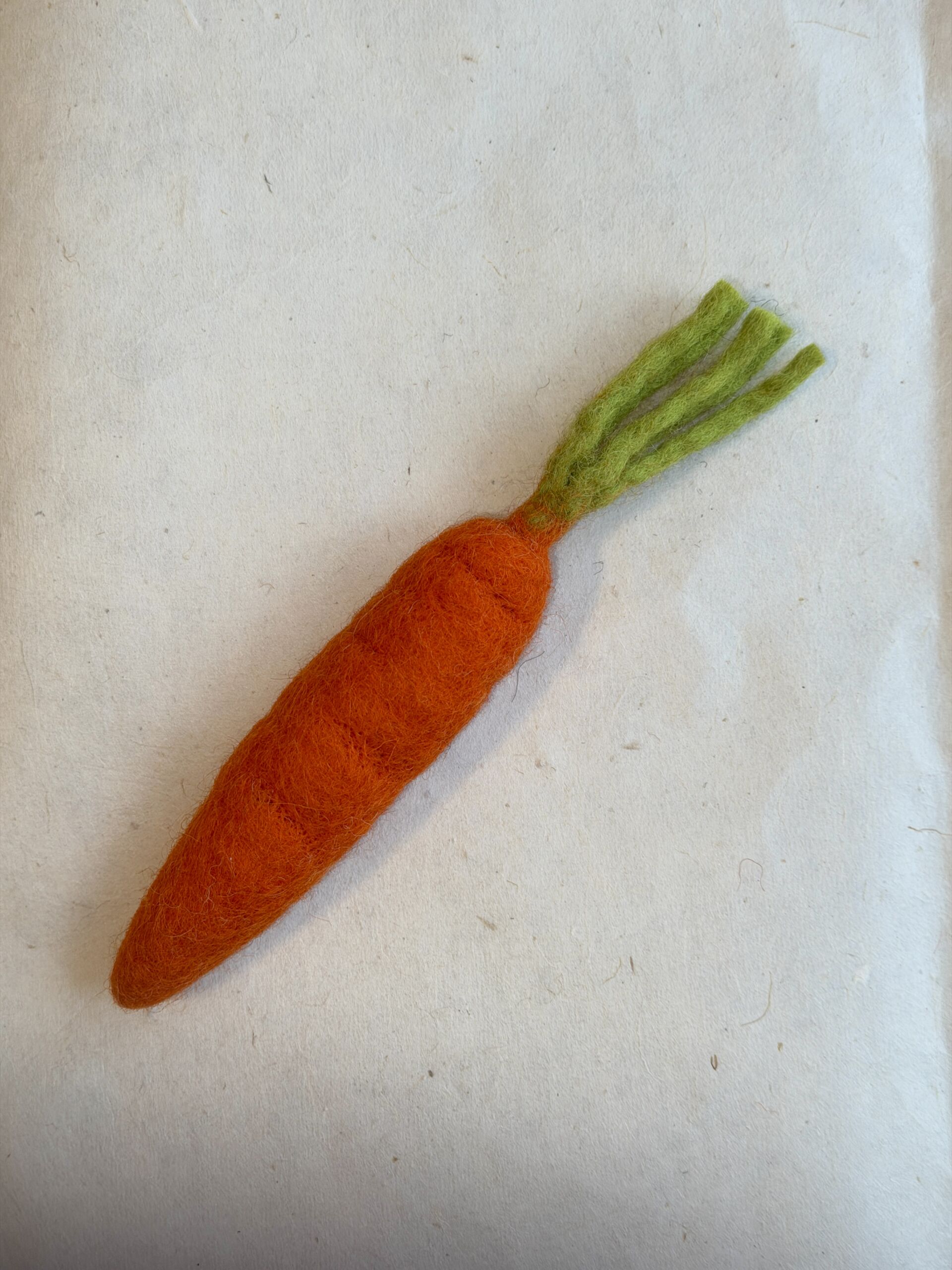 carrot-felt-vegetable-ornament