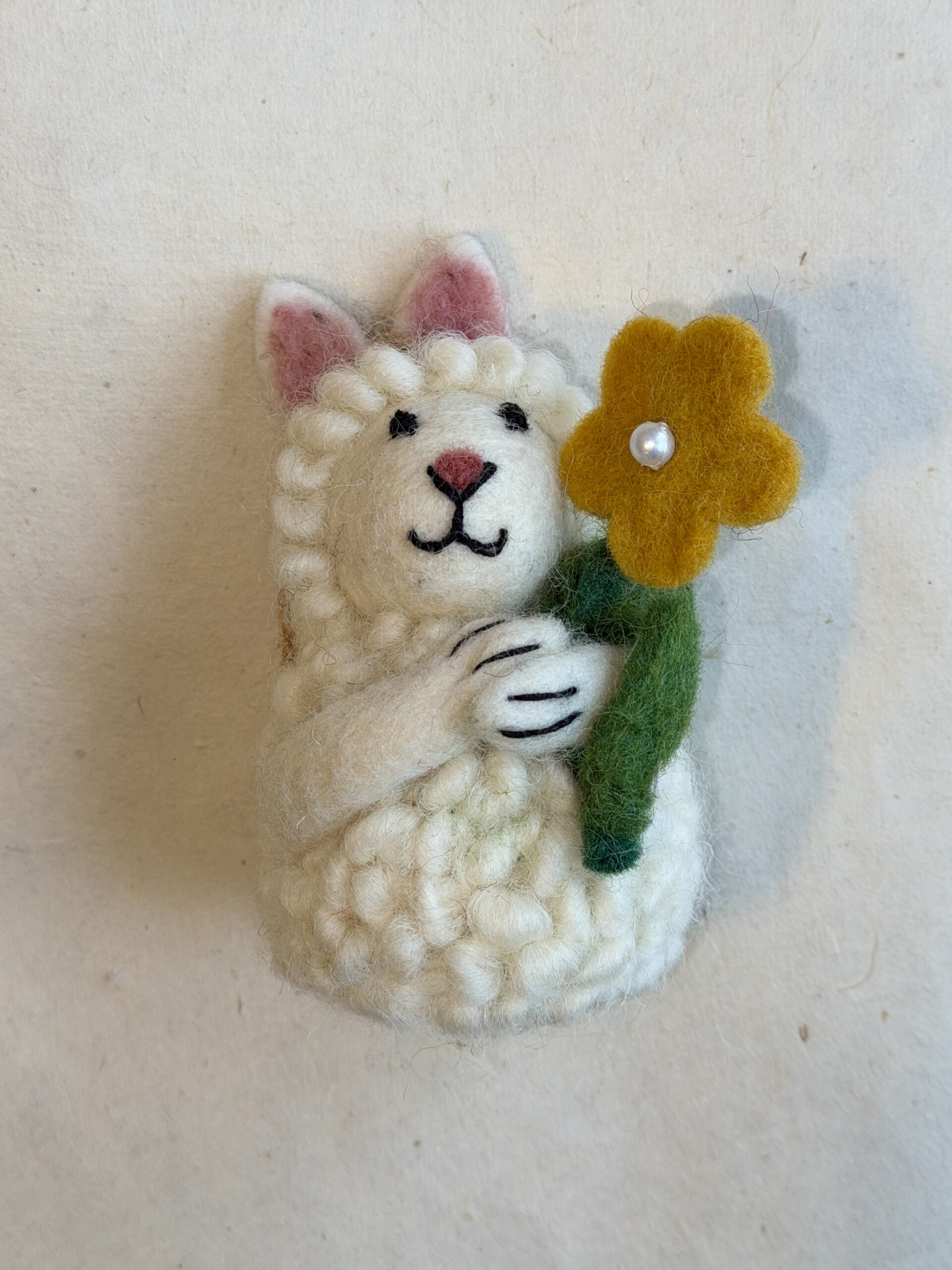 daisy-cuddle-felt-sheep-figurine