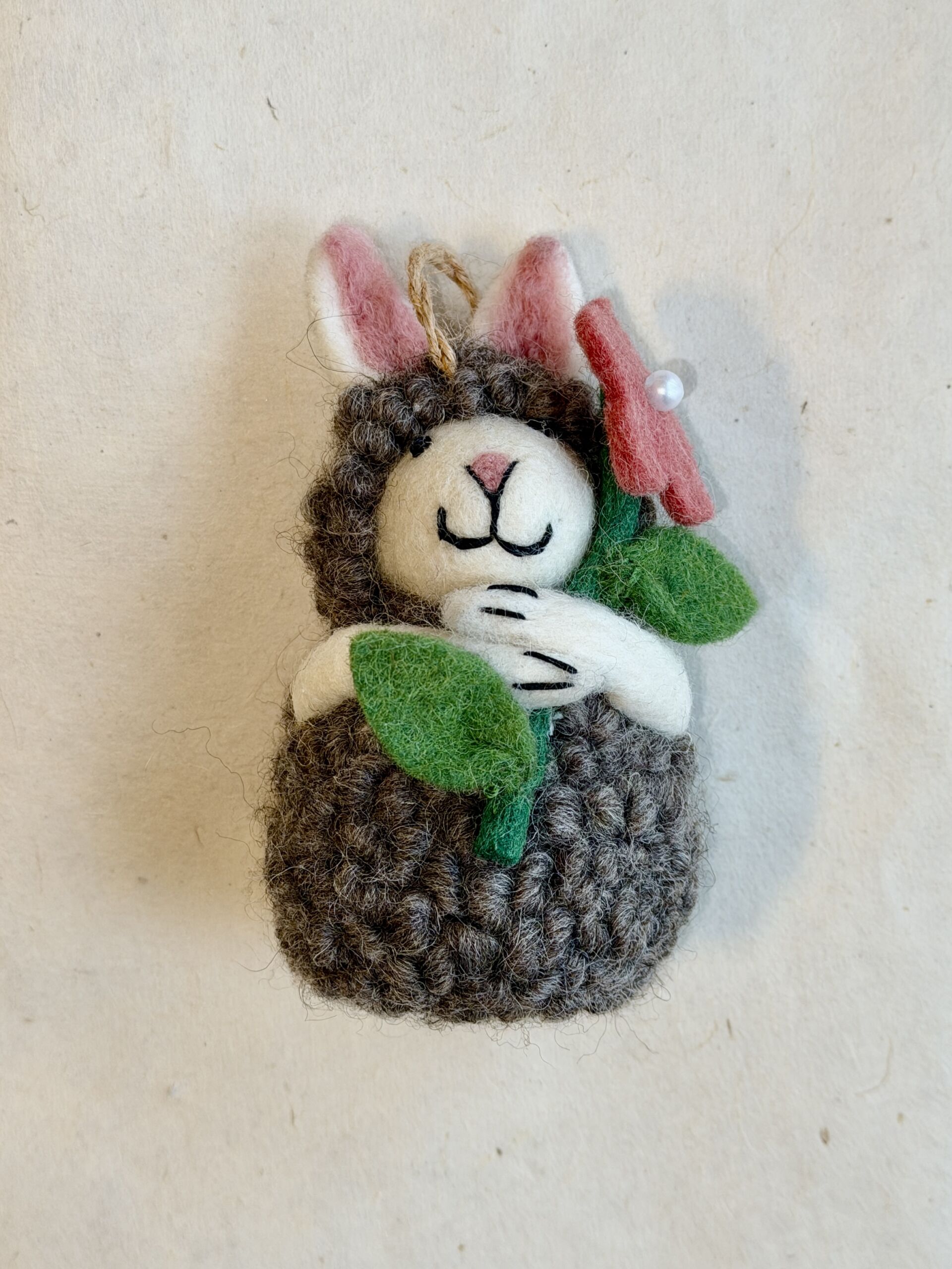 garden-leaf-felt-sheep-figurine