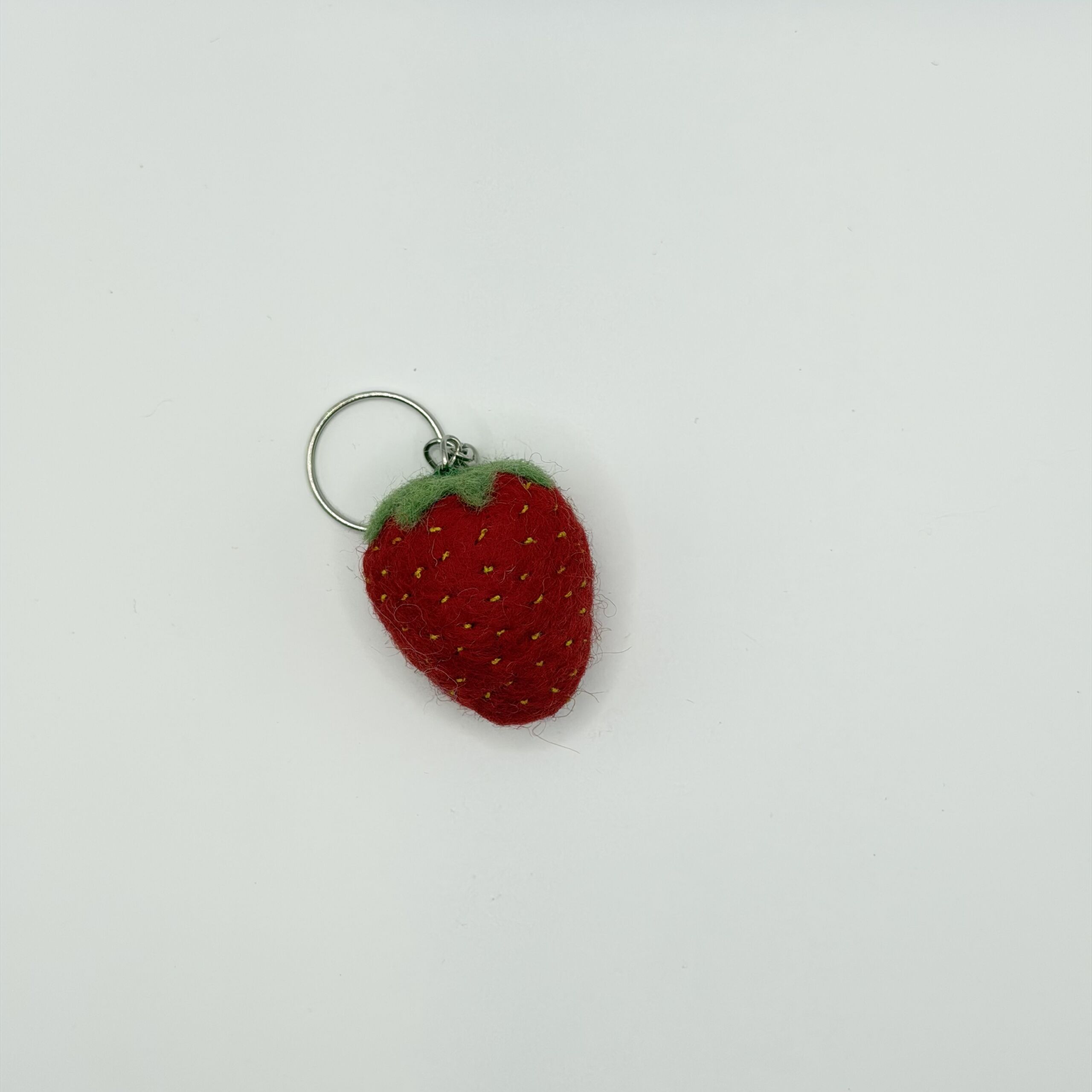 sweet-strawberry-felt-keyring